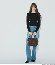 金釦設計感針織上衣