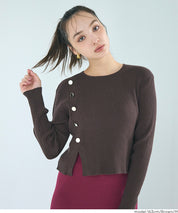 金釦設計感針織上衣
