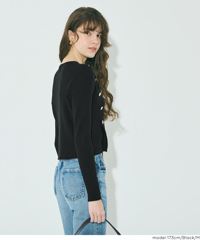 金釦設計感針織上衣