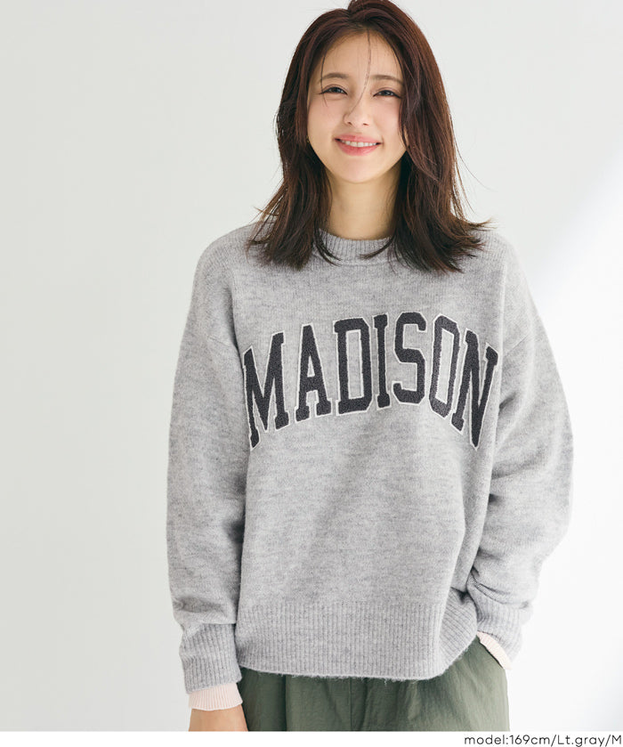 多款徽章裝飾針織上衣