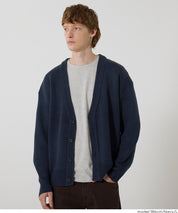 扎實感面料V領針織衫