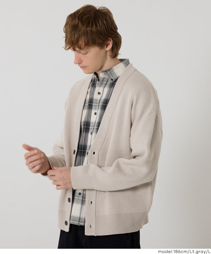 扎實感面料V領針織衫