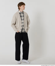 扎實感面料V領針織衫