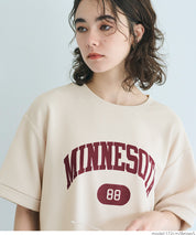 壓紋LOGO短袖T恤