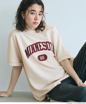 壓紋LOGO短袖T恤