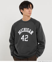 內刷毛插肩LOGO大學T