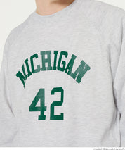 內刷毛插肩LOGO大學T