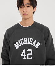 內刷毛插肩LOGO大學T