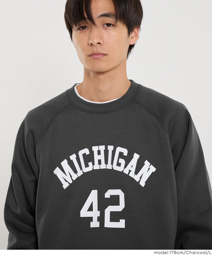 內刷毛插肩LOGO大學T