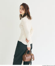 【輕量針織】高領圓弧下擺上衣