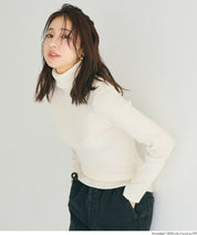 【輕量針織】高領圓弧下擺上衣